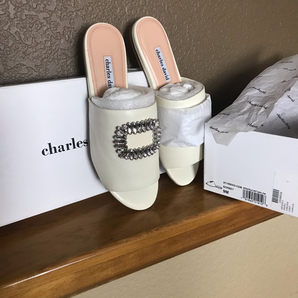Charles David off-white Sorbet leather slides Sz 9